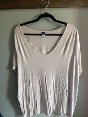 Old Navy Women's V-Neck Short Sleeve Tee in Pale Lilac
